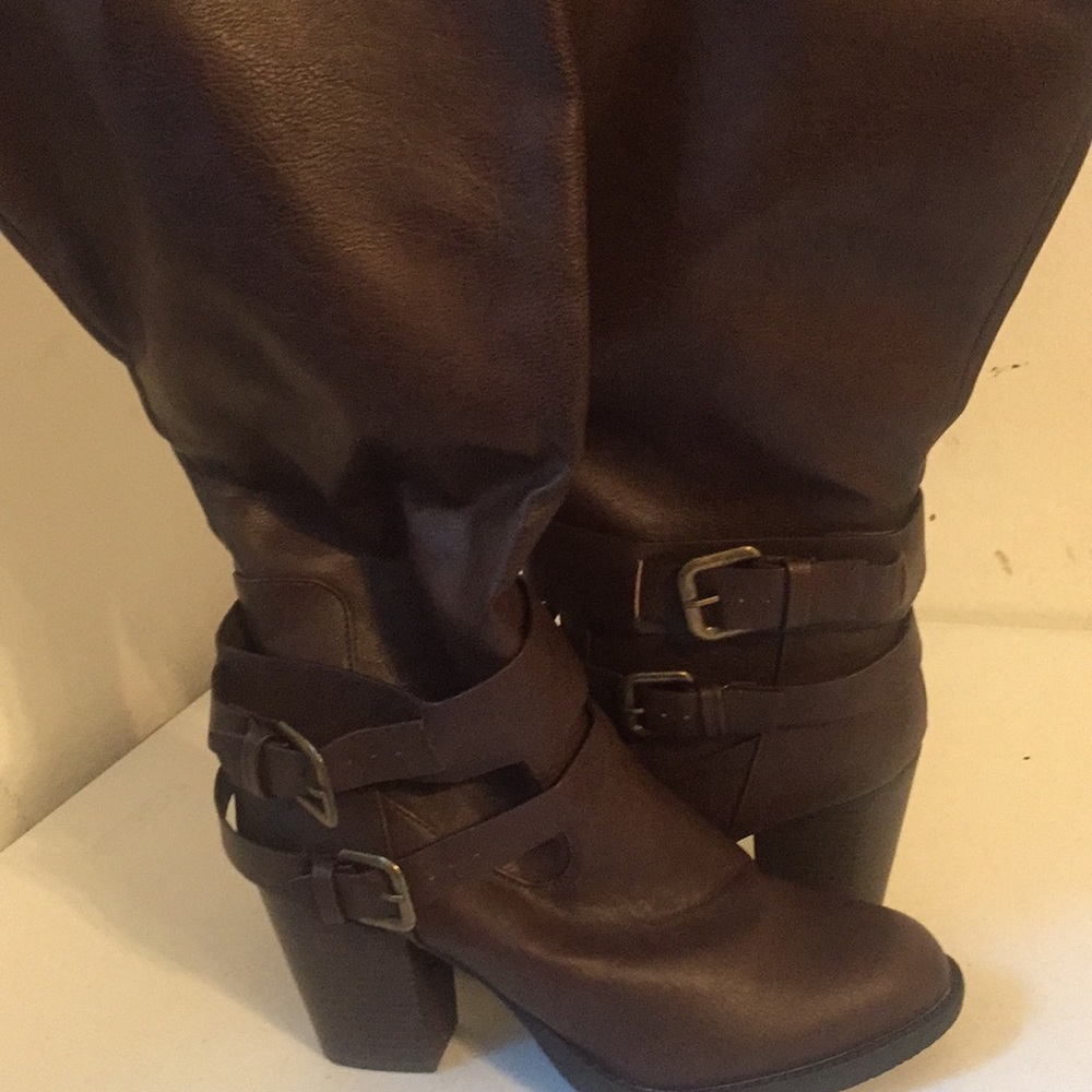 11W  brown boots with tribal pattern